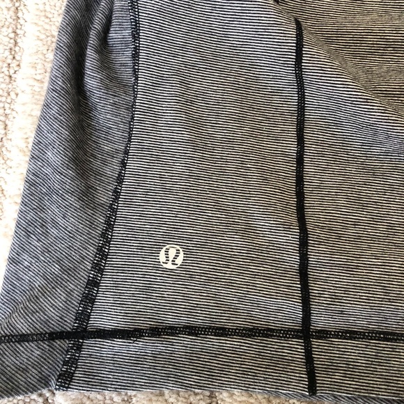 Lululemon Iconic Wrap Size 8 - Picture 3 of 9